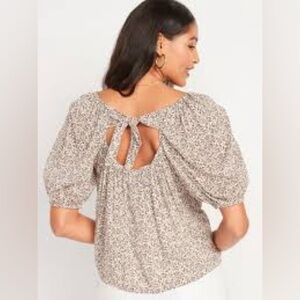 Old Navy women’s Tall medium puff sleeve blouse top NWT floral crème de la creme